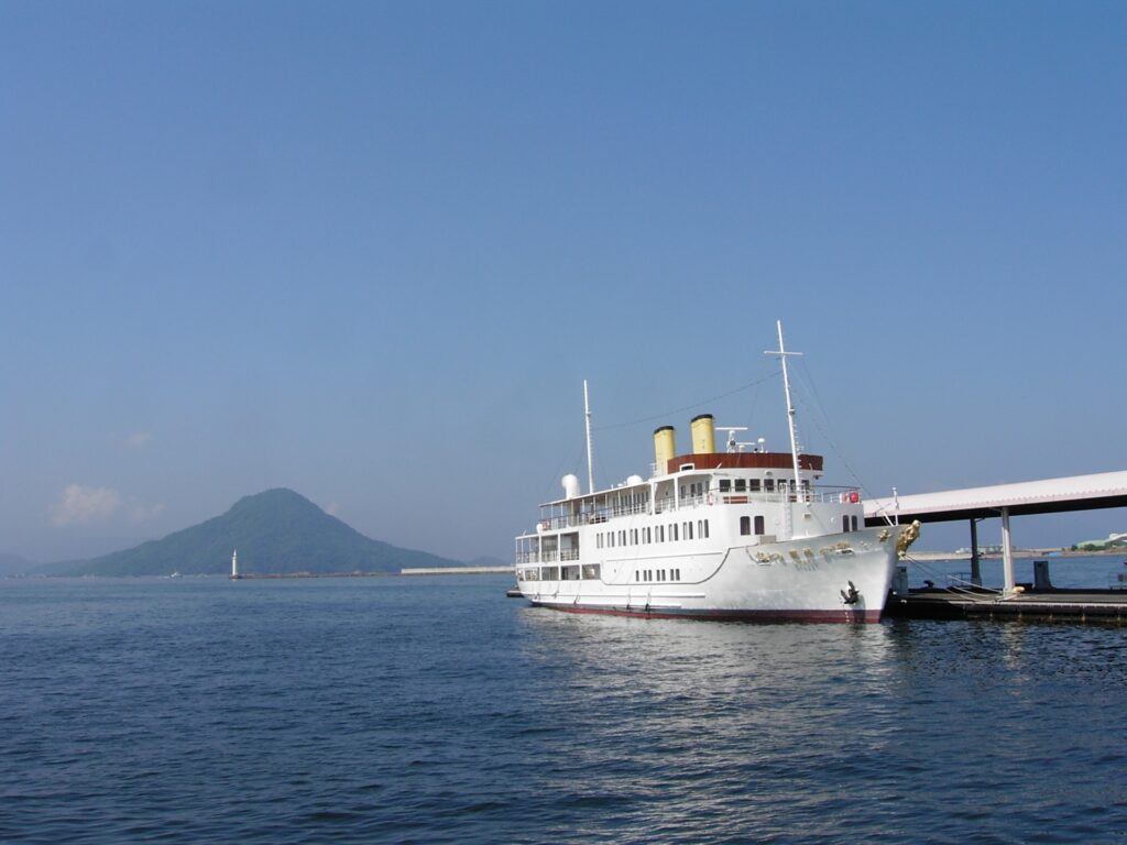広島市南区の宇品港とフェリー
