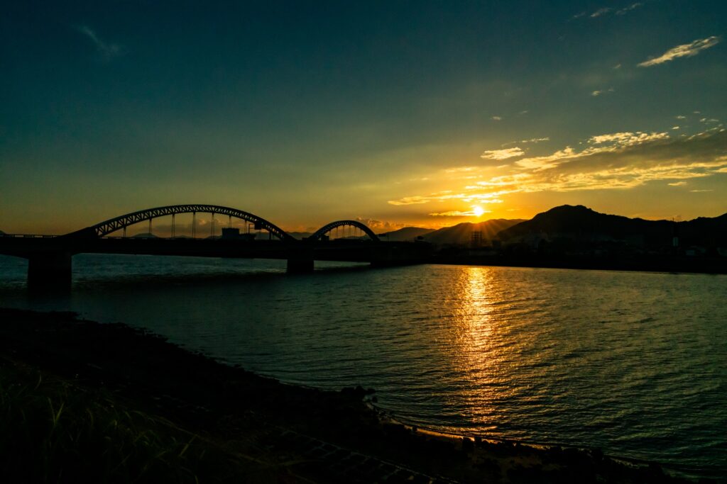 夕暮れの太田川放水路 広島市西区の太田川放水路