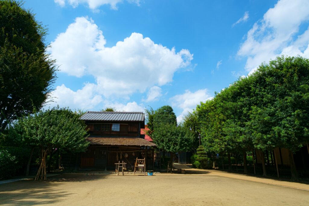 小平ふるさと村の古民家と水車小屋